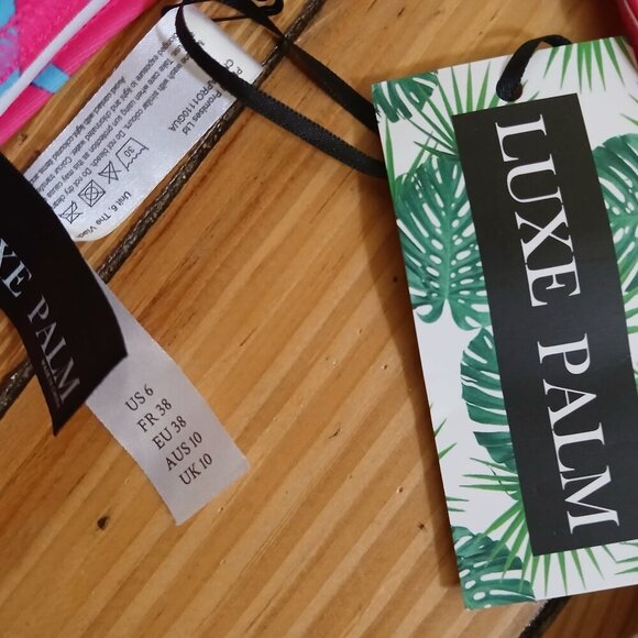 Luxe Palm by Asos Swimsuit/kini with Cut Out in Hot Pink & Blues Print NWT Sz 6 - Picture 5 of 6